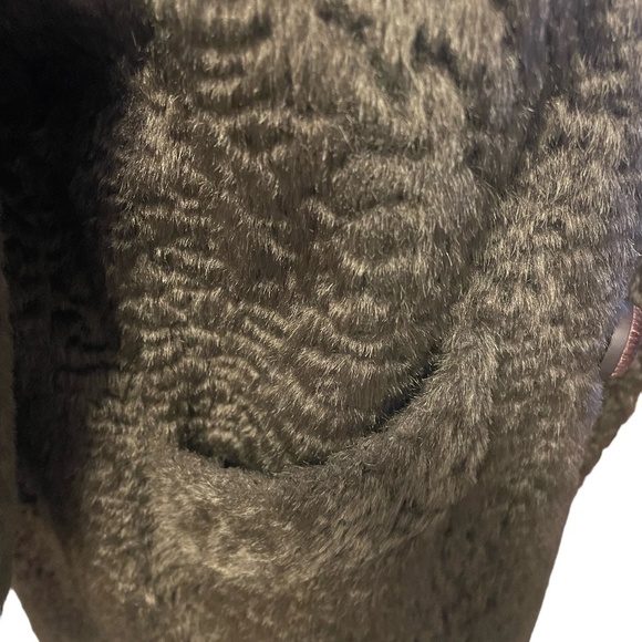 Beautiful Brown coat tailored by Dell Mann, Size Large - Picture 4 of 6